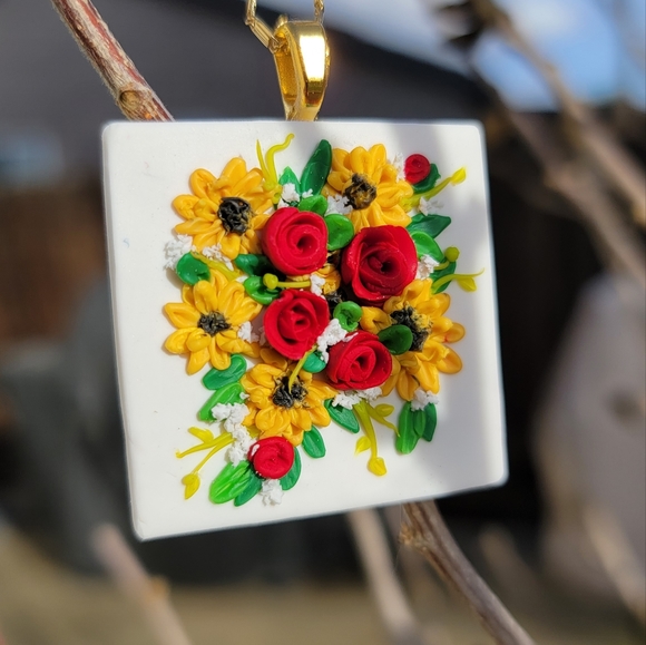 Hand crafted floral pendant🌻⚘️ - Picture 3 of 4